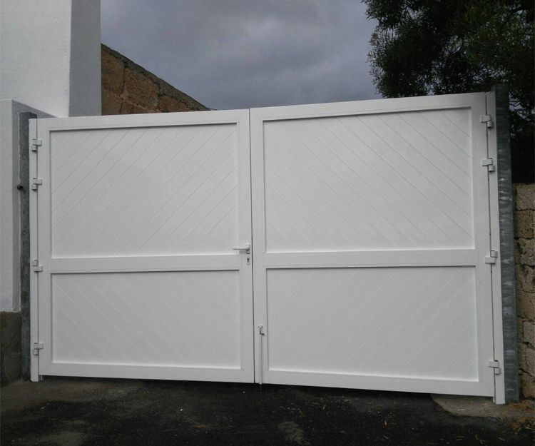 Puerta de acceso de aluminio blanco