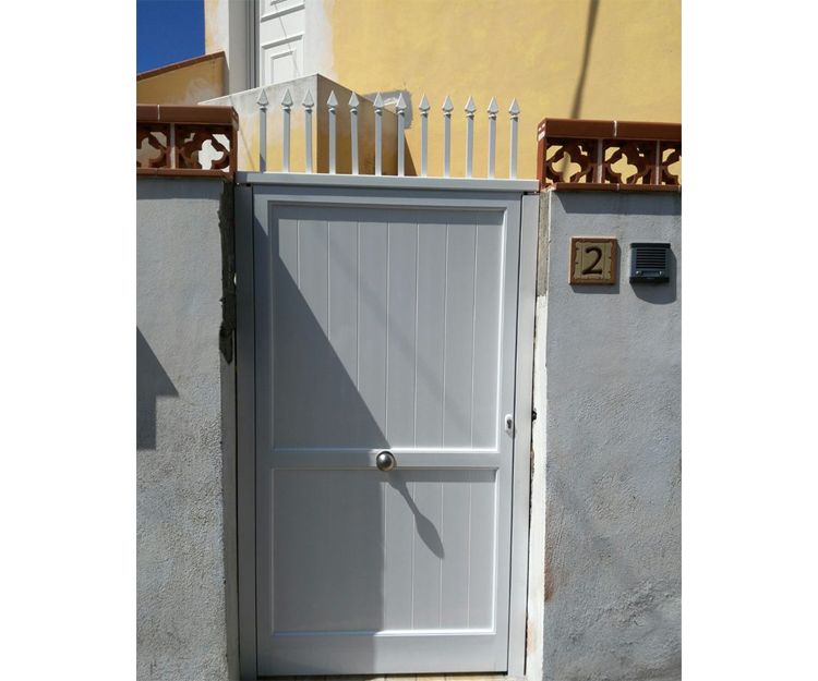 Puerta para acceso a vivienda