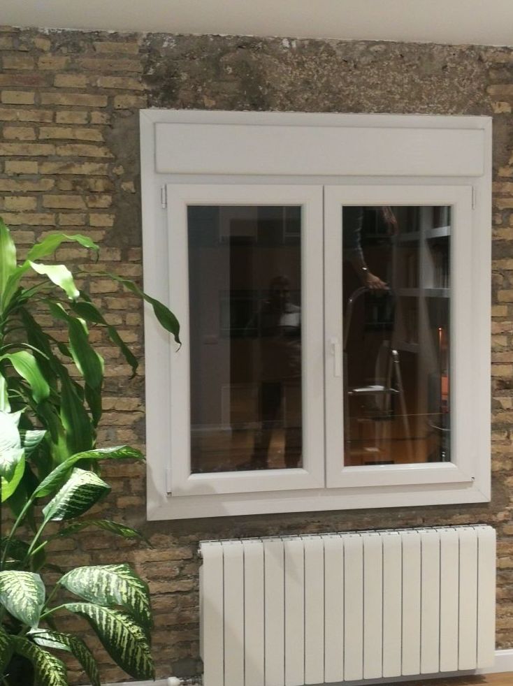 Ventana PVC triple junta persiana motor en Zaragoza