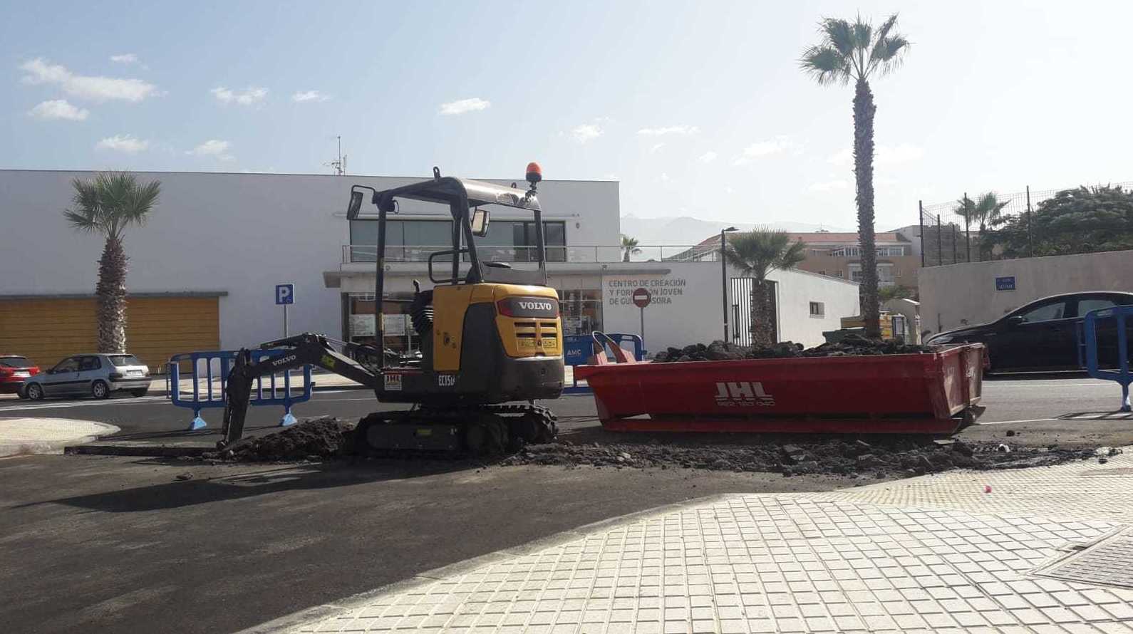 Abriendo canalización en Playa de San Juan