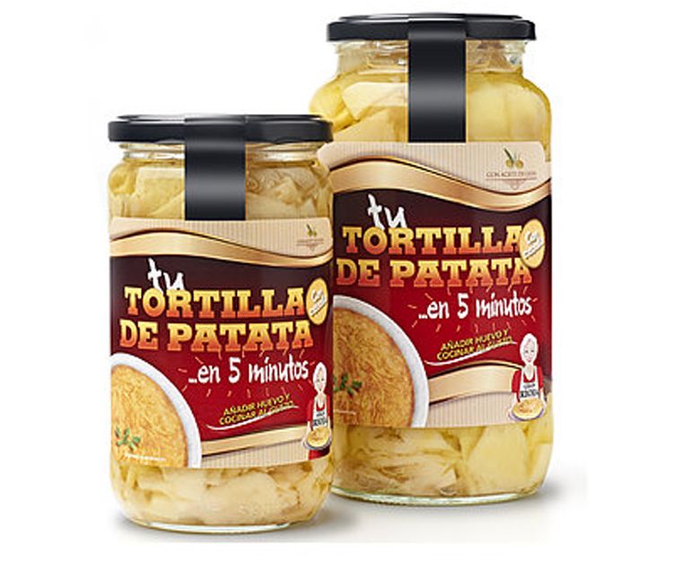 Preparado de tortilla de patata con un ligero toque de cebolla.