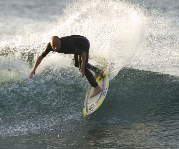 Cursos de surf para adultos y niños en Cantabria