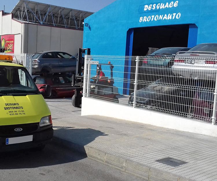 Taller de automóviles y desguace en Murcia