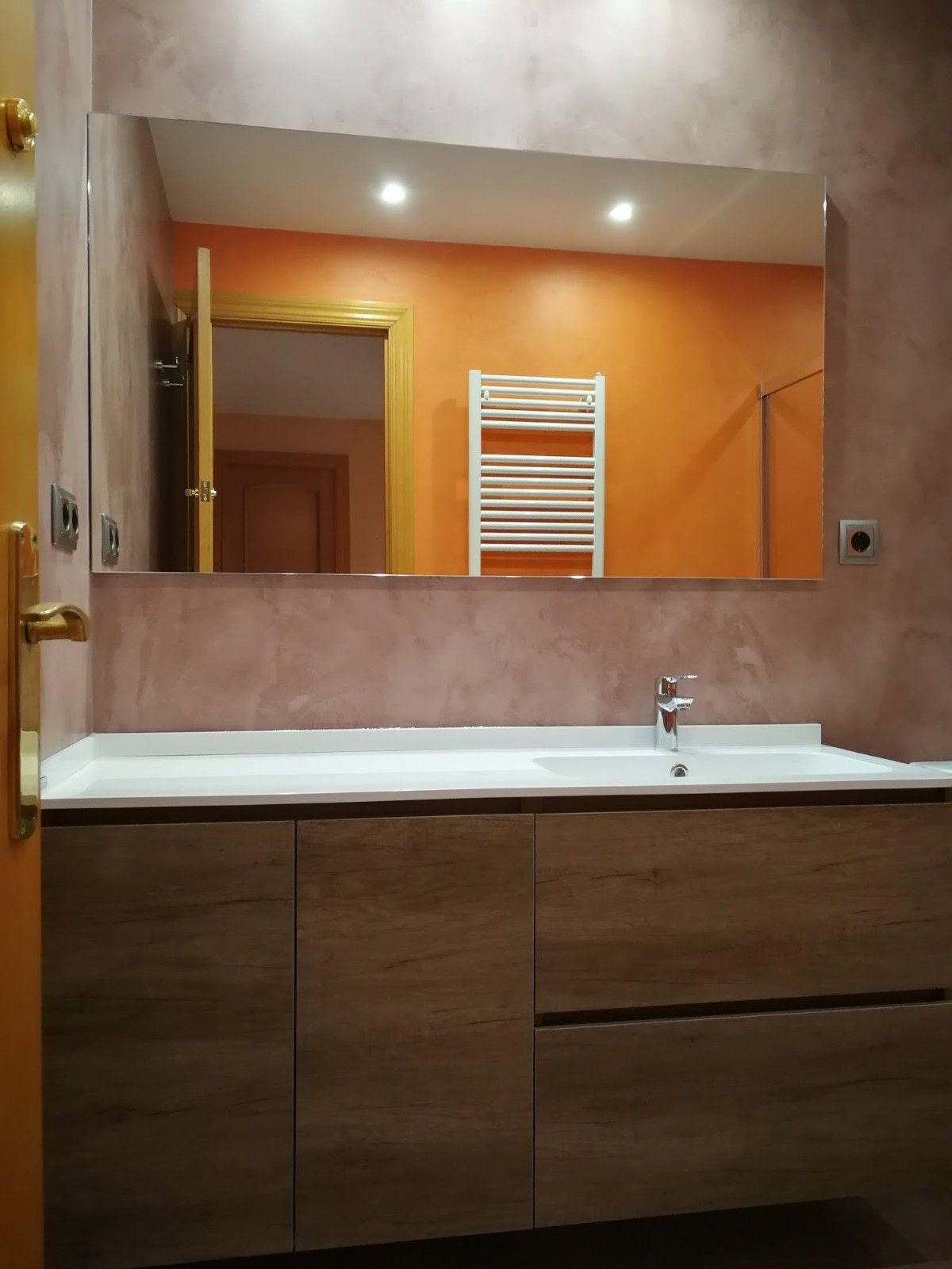 Instalación de muebles y saneamientos en baños