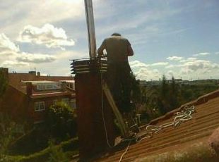 instalación conducto modular para salida de humos de chimeneas de leña.