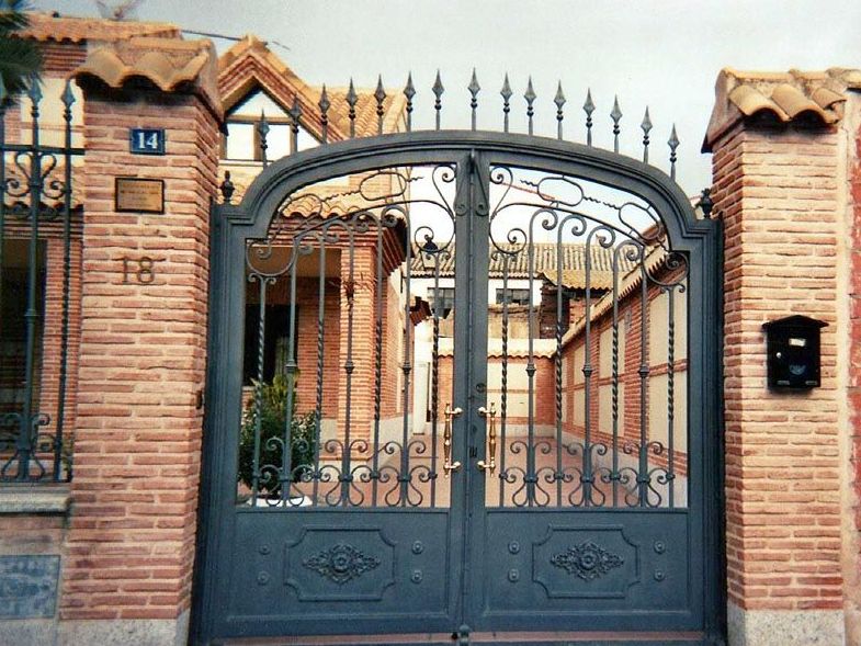 P16 - Puertas de entrada,garaje,comunidades