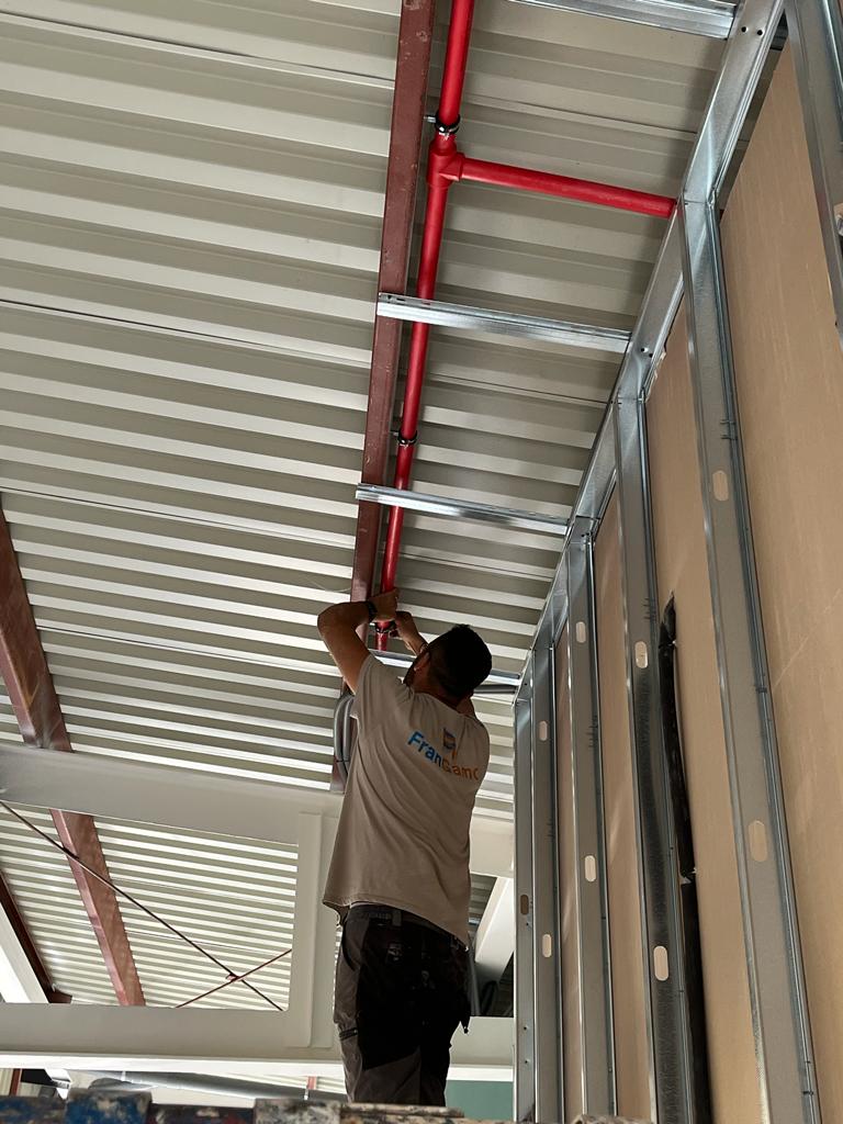 Instalación de tubería de contraincendios en Granada