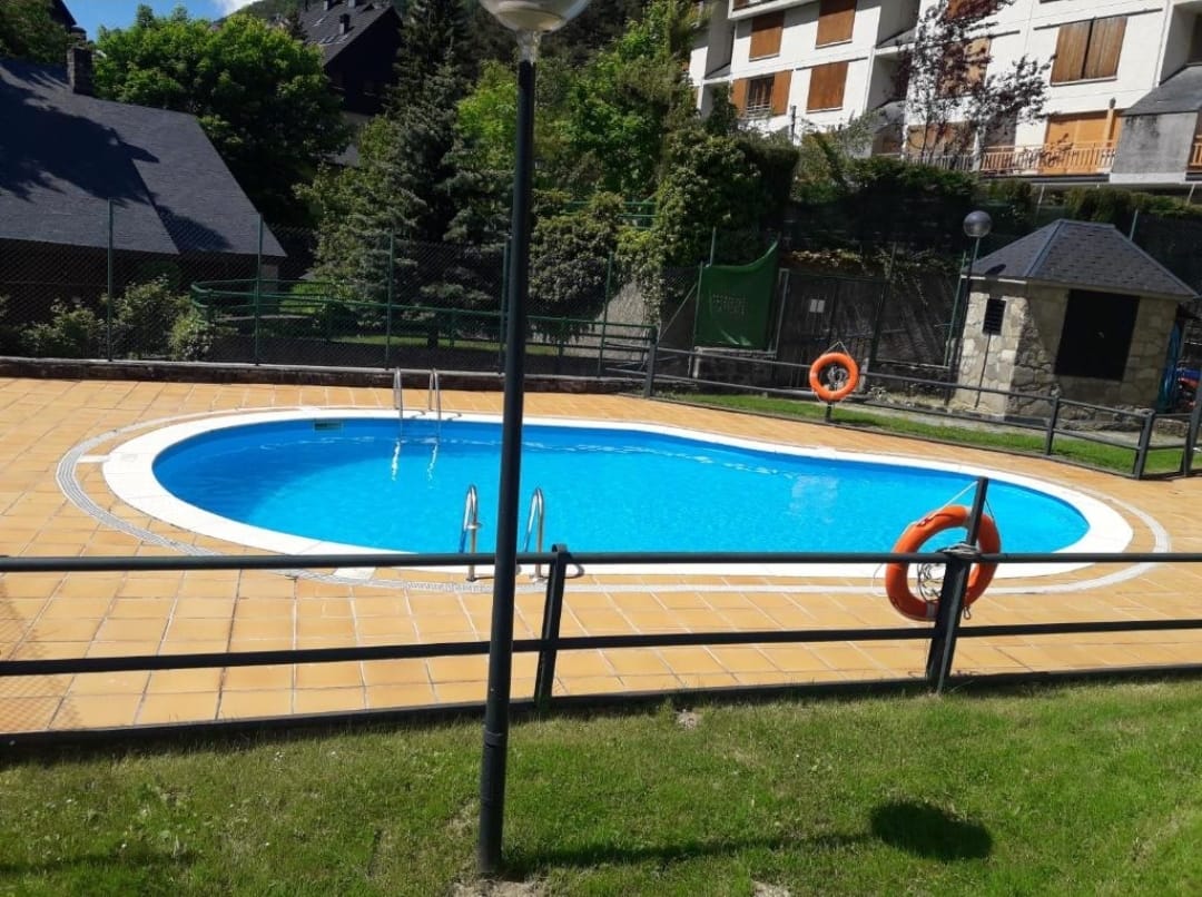 PISCINA APARTAMENTOS