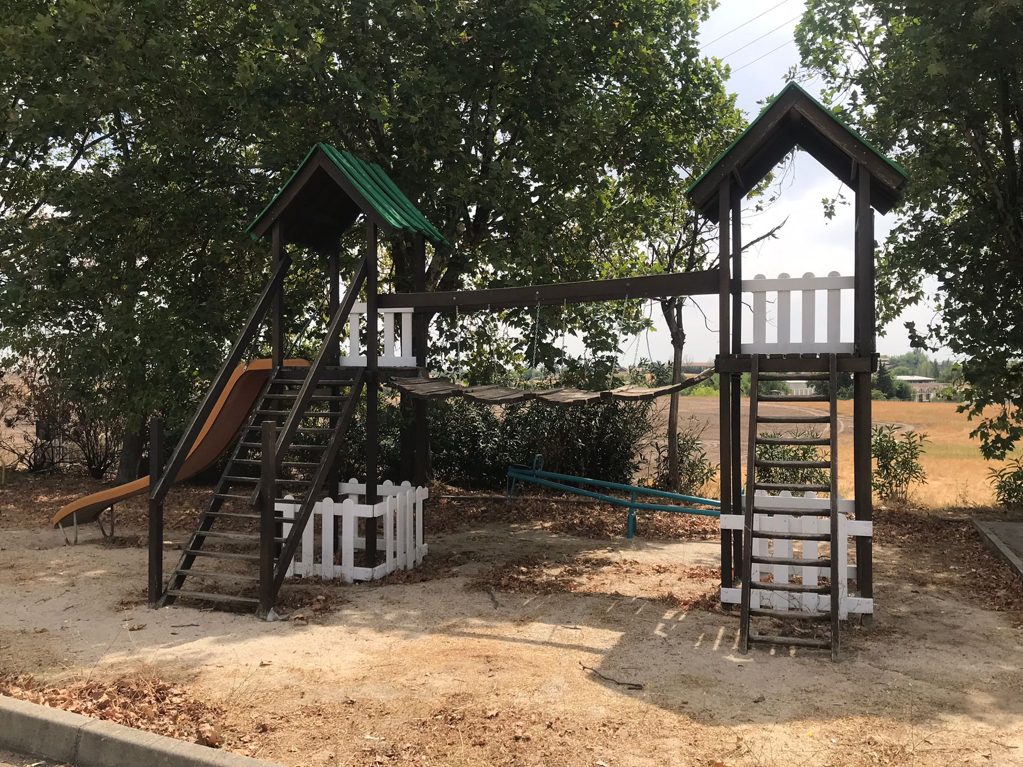 Gasolinera con parque infantil en Tres Cantos