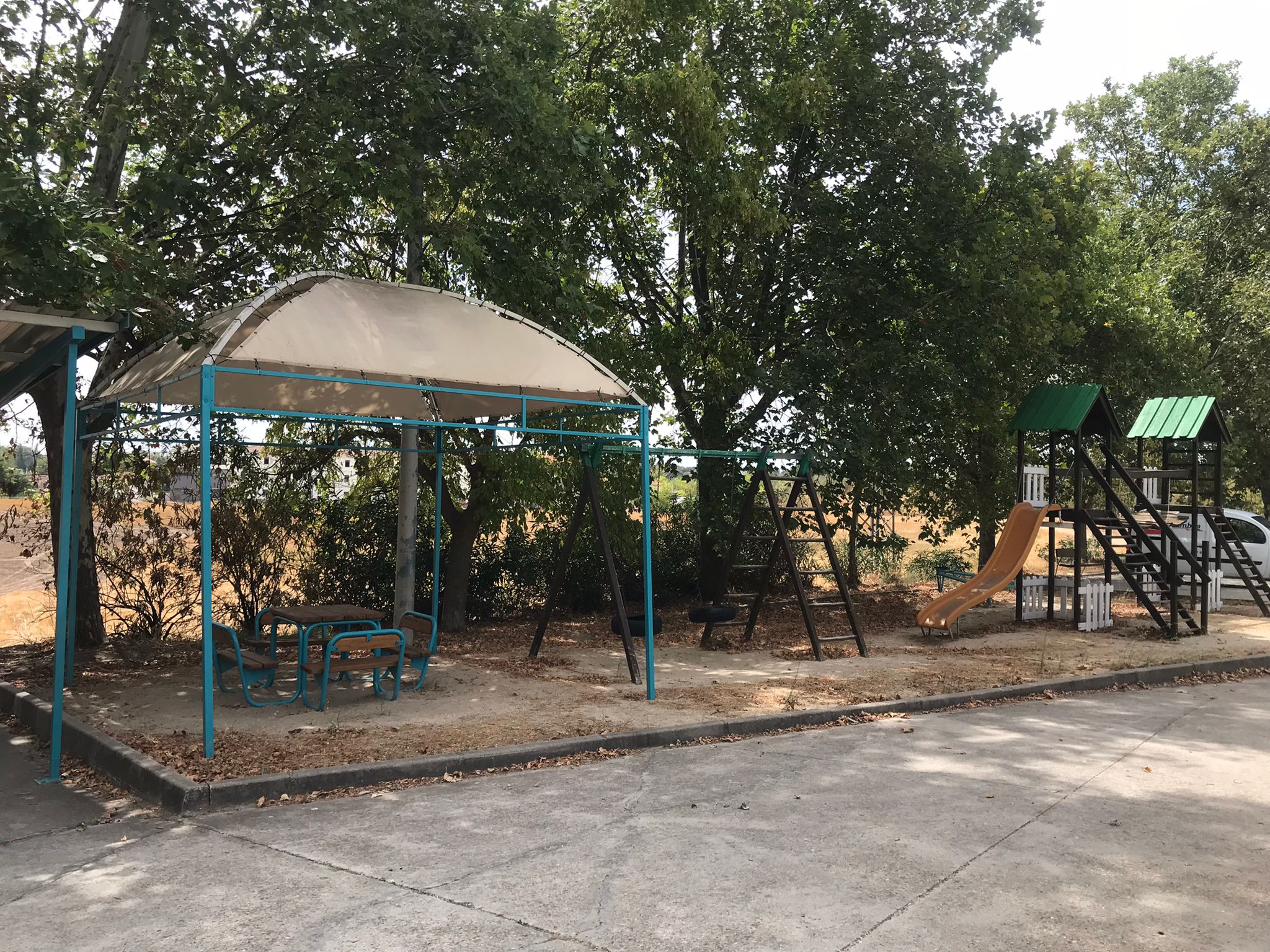 Gasolinera en Tres Cantos con parque infantil