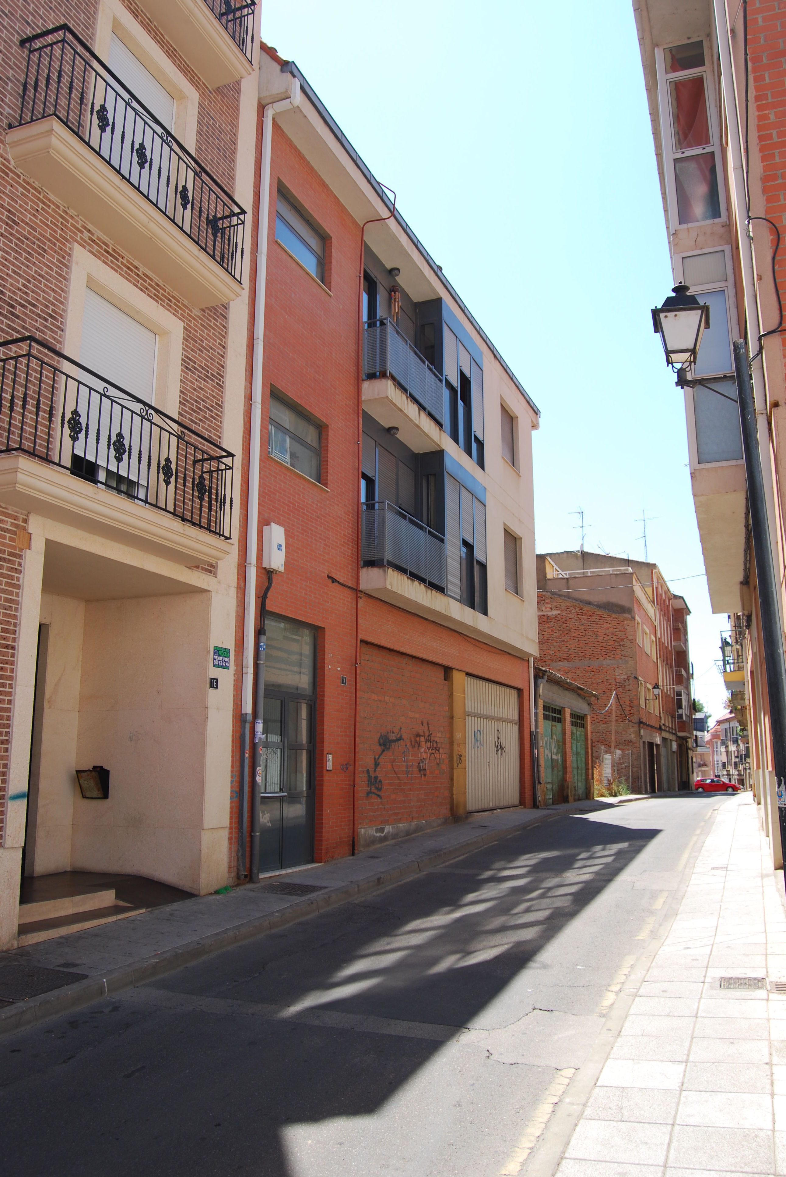 PROYECTO BLOQUE RESIDENCIAL DE 3 VIVIENDAS Y LOCALES EN BENAVENTE