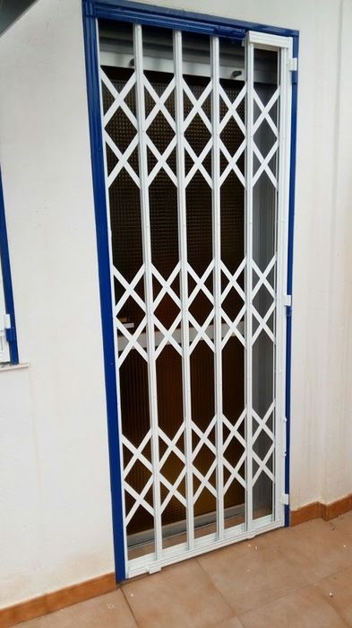 Reja de tijera en Albacete para puertas