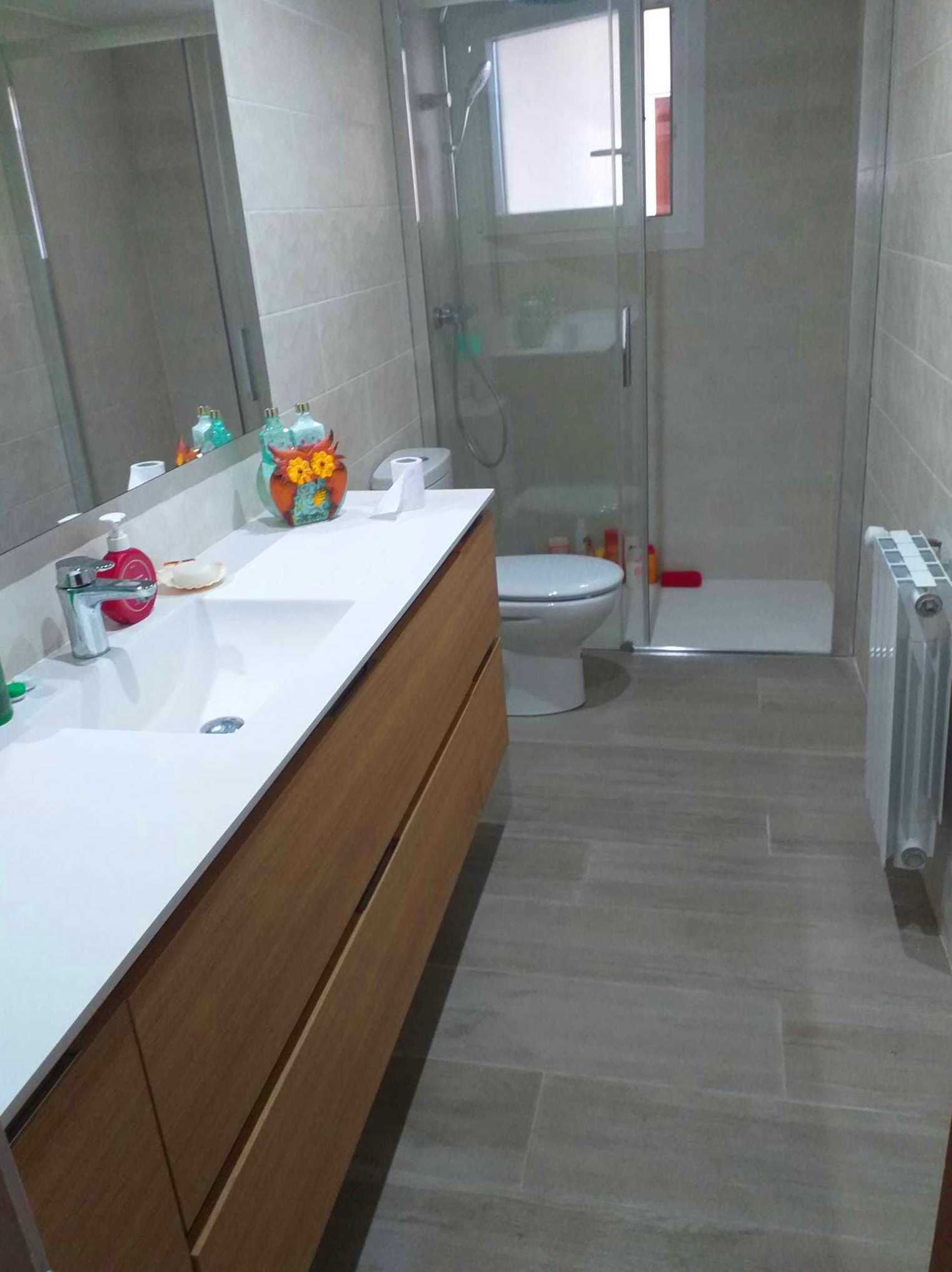 Reforma integral piso Banyoles: baño