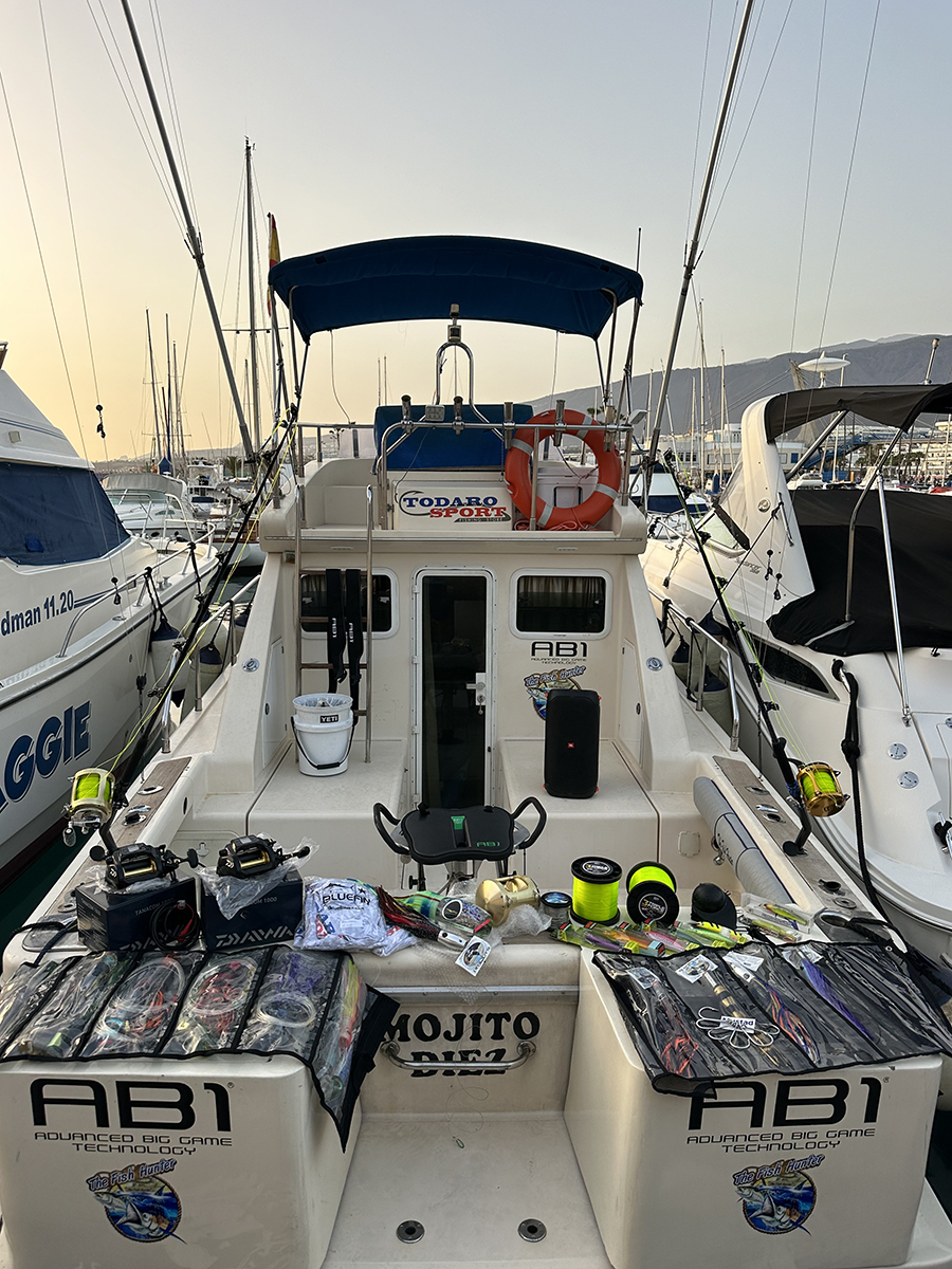 Charter de pesca profesional privado