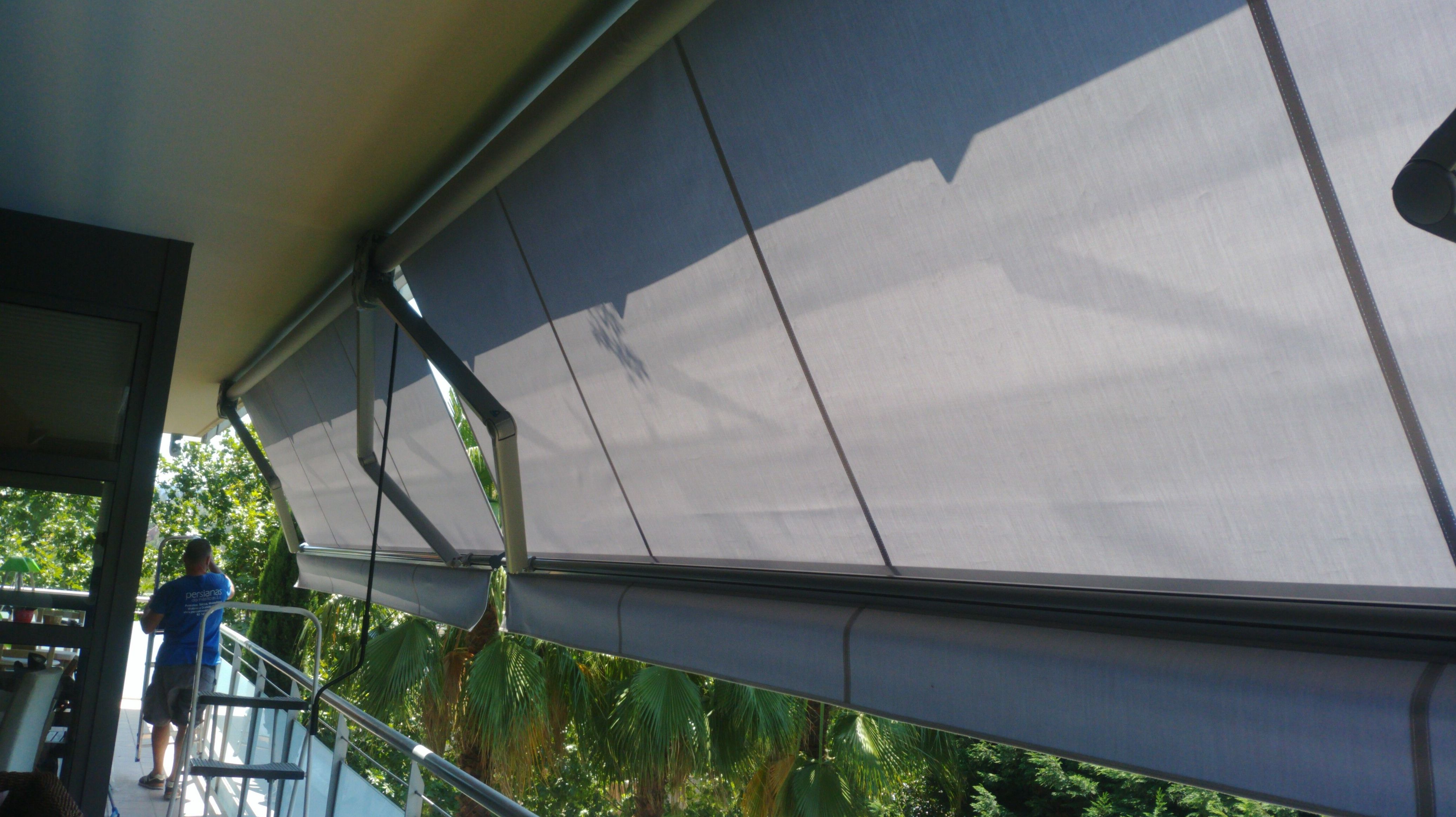 TOLDO BRAZOS INVISIBLES EN LINIA