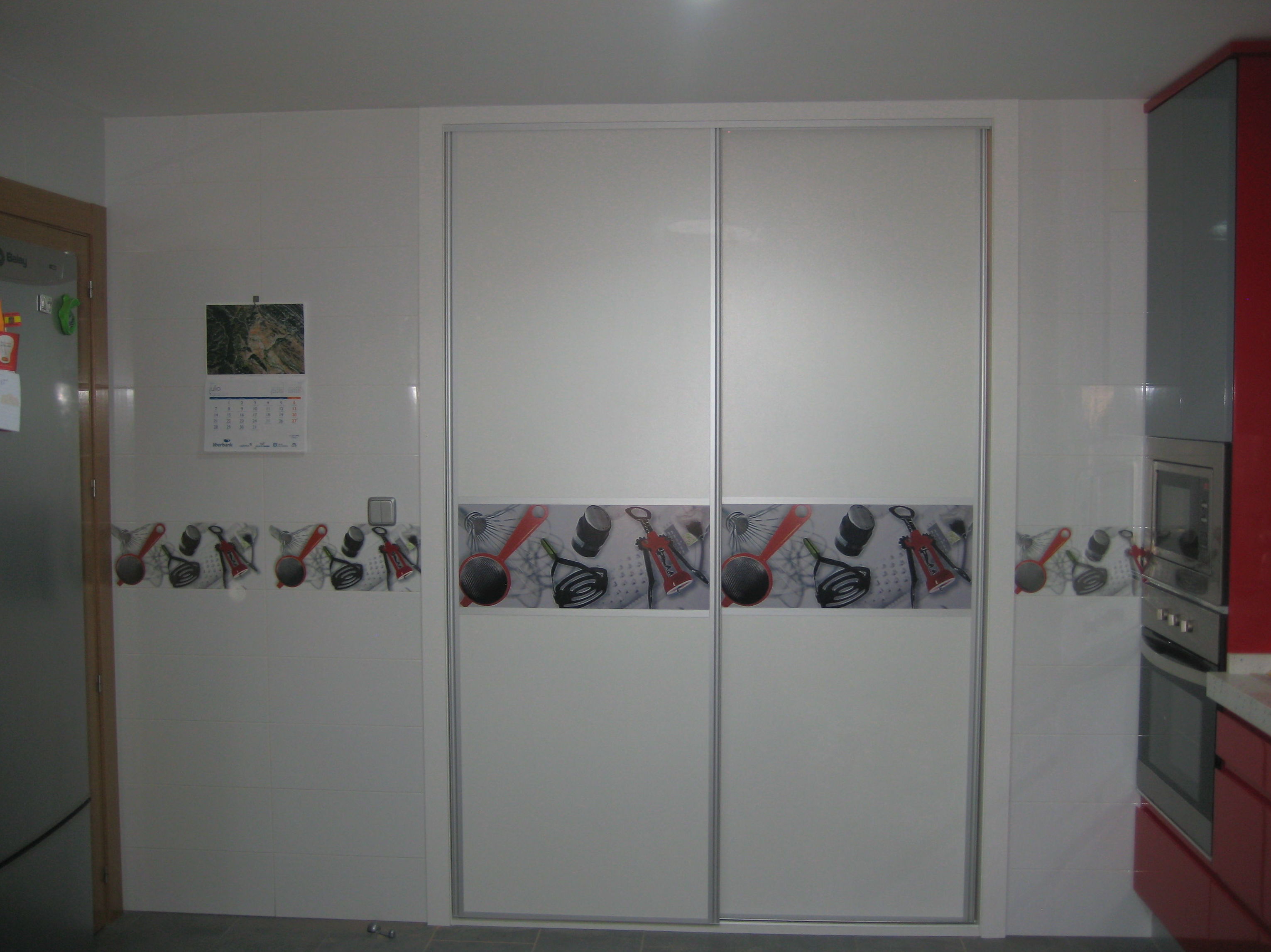 Frente de armario con vinilo decorativo