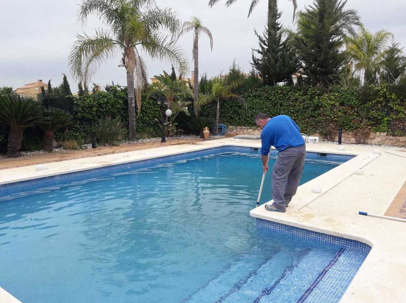 Limpieza y mantenimiento de piscinas