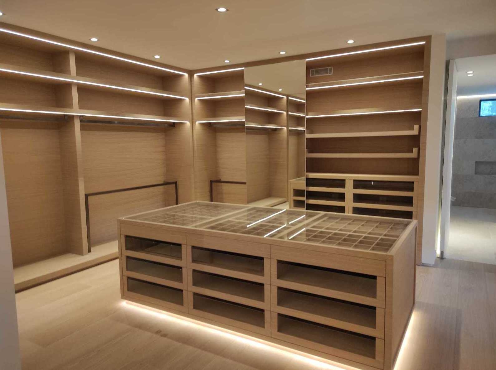 Vestidor con iluminación