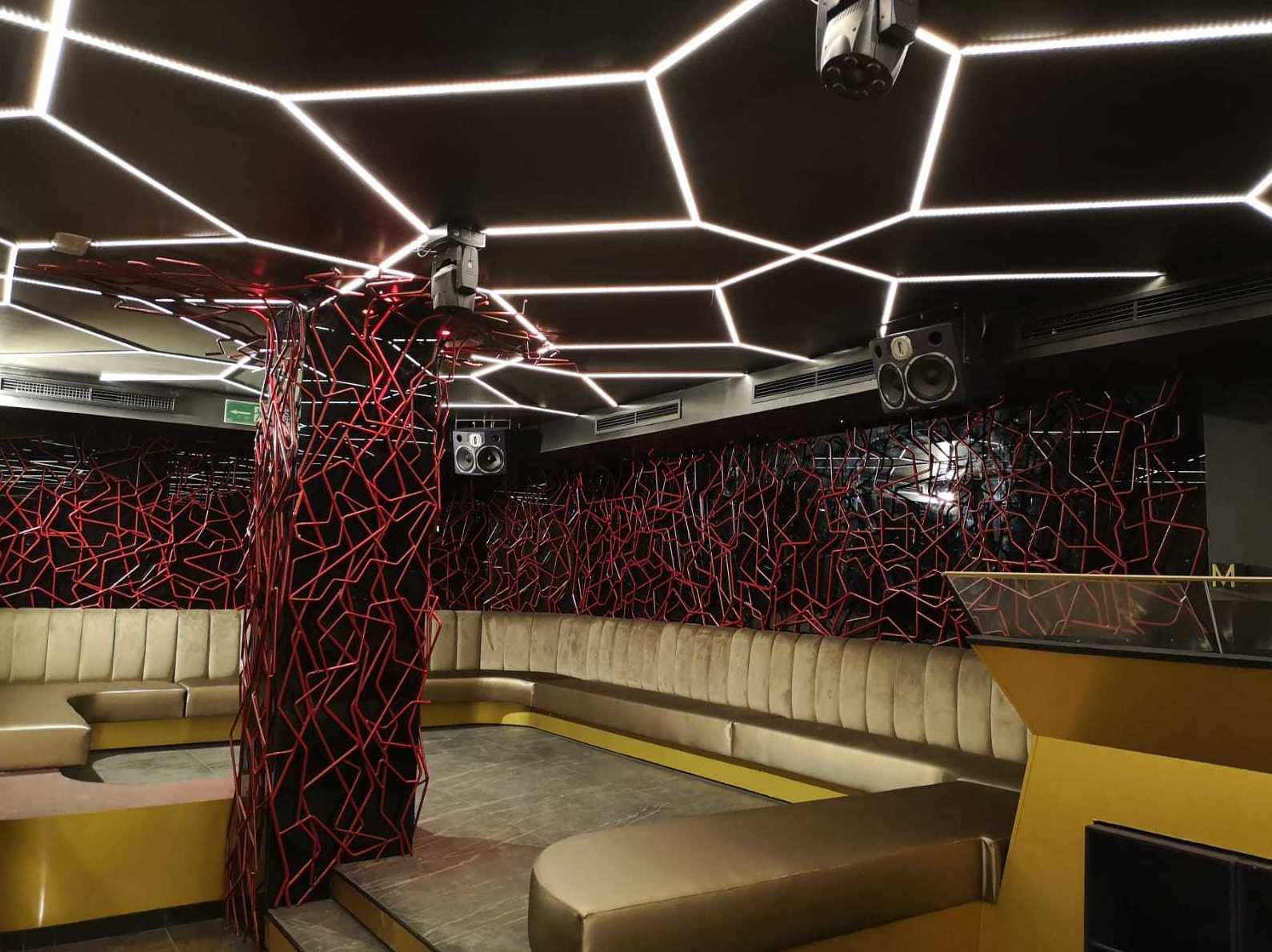Decoración en hierro. Discoteca Mirage Puerto Banús