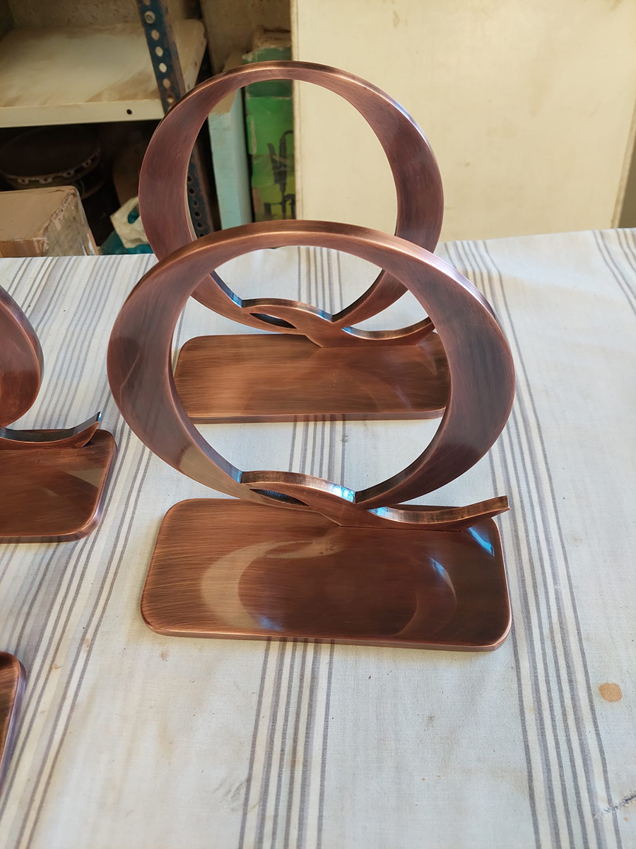 Trofeo en cobre envejecido