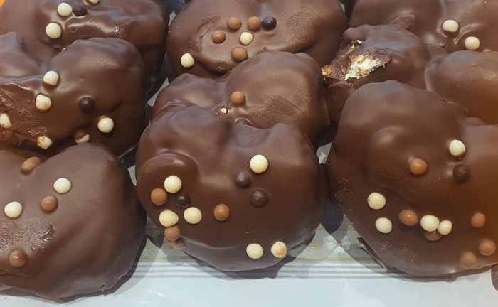 Pastelería Longinos: una de las mejores reposterías para comprar una palmera de chocolate en Madrid