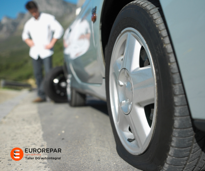 Qué hacer en caso de sufrir un pinchazo en la carretera