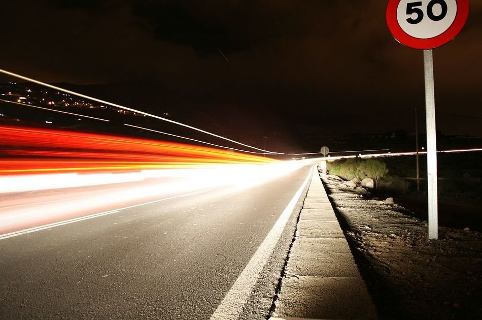 Los límites de velocidad bajarán en la mayoría de calles y carreteras a lo largo de la próxima prima