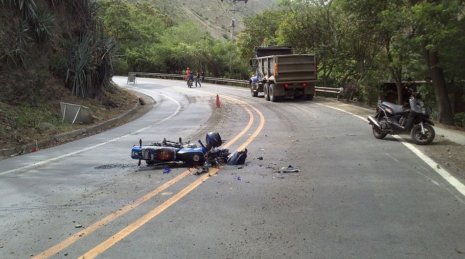 Fallece un motorista de 45 años arrollado por una furgoneta en la avenida de Portugal