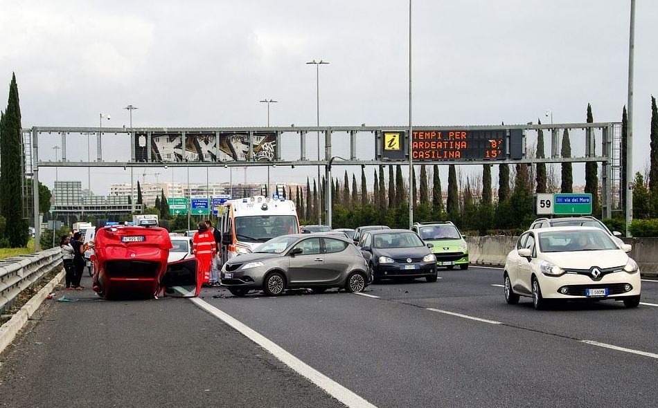 Una muerta y 40 heridos en el choque de 30 vehículos en Lugo