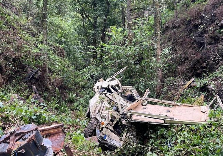 Muere un hombre al caer con su coche desde un desnivel de 50 metros en Belmonte de Miranda