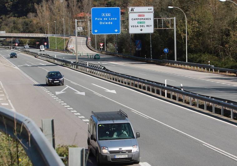 Fallece el hombre al que arrolló un turismo el jueves en la A-66 tras un primer choque