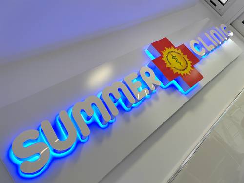 Rótulos luminosos y letras corpóreas