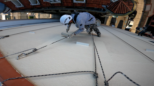 Aplicación de revestimiento aislante térmico para fachadas