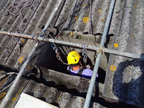 Reparación patio pequeño, lugares de difícil acceso, espacios confinados.