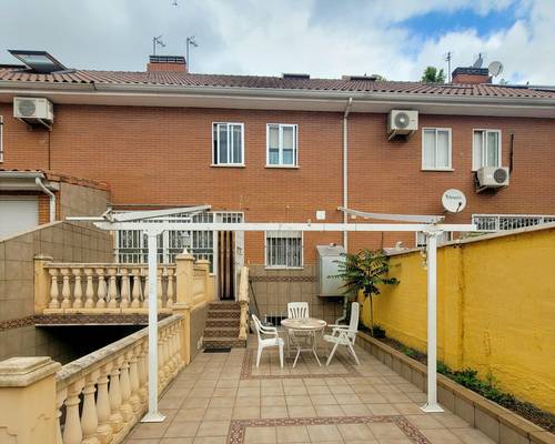 Chalet en el Caserío de Perales (Getafe), 200 m² distribuidos en 3 plantas