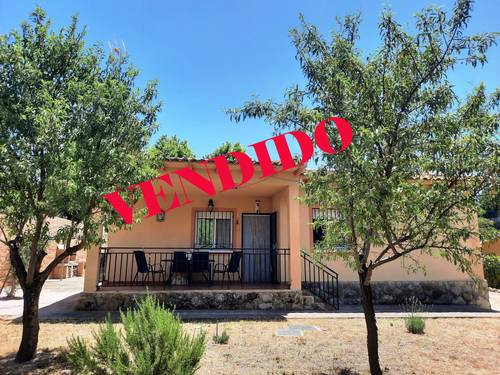 Chalet en la sierra de Altomira, gran parcela con piscina, jardín, barbacoa