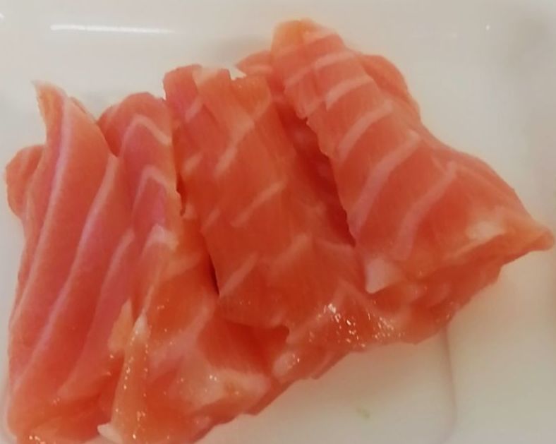 101.Sashimi de salmón