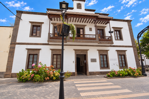 SE VENDE PISO EN EL CENTRO DE MOYA