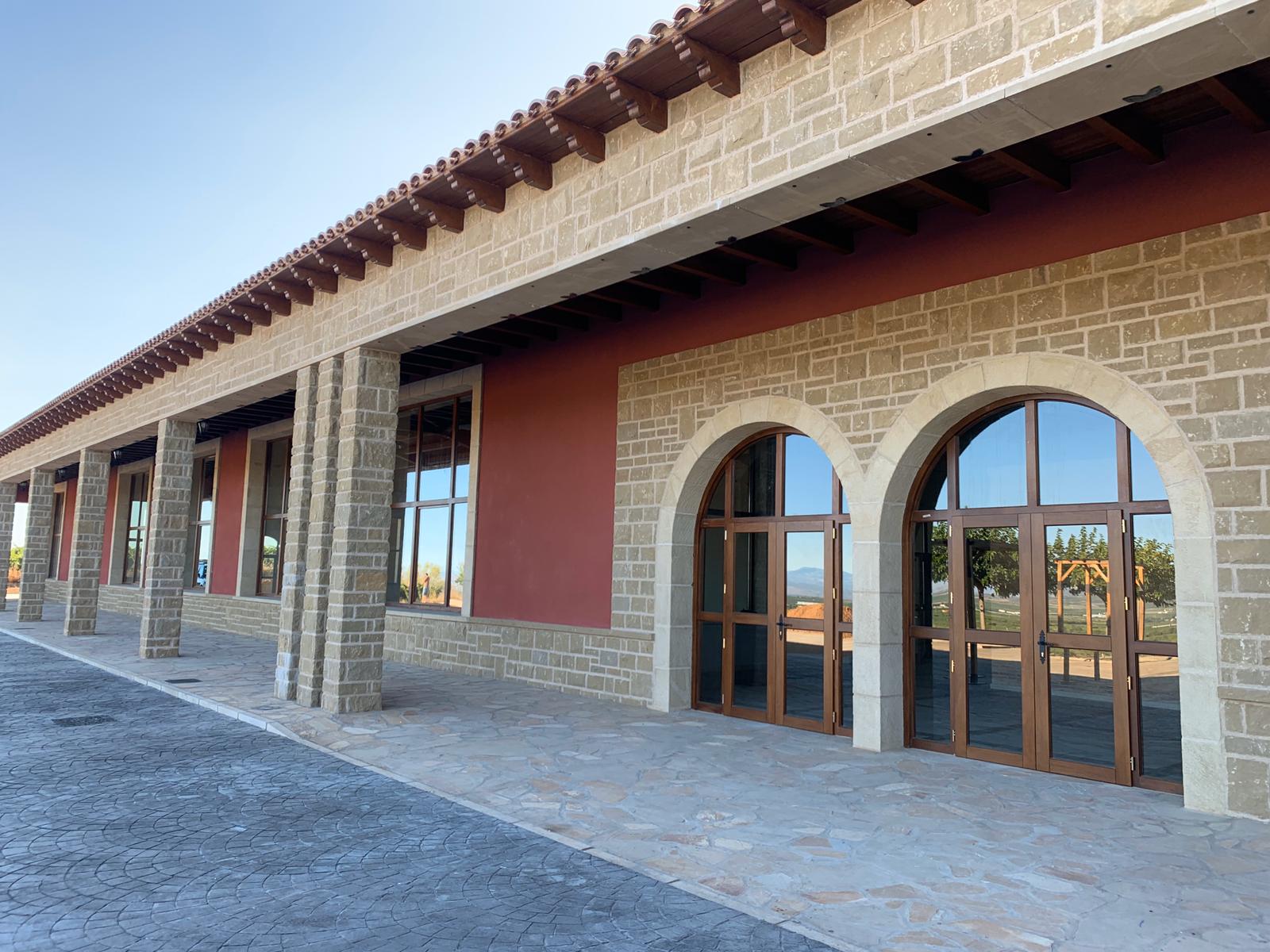 Puertas y ventanas de madera