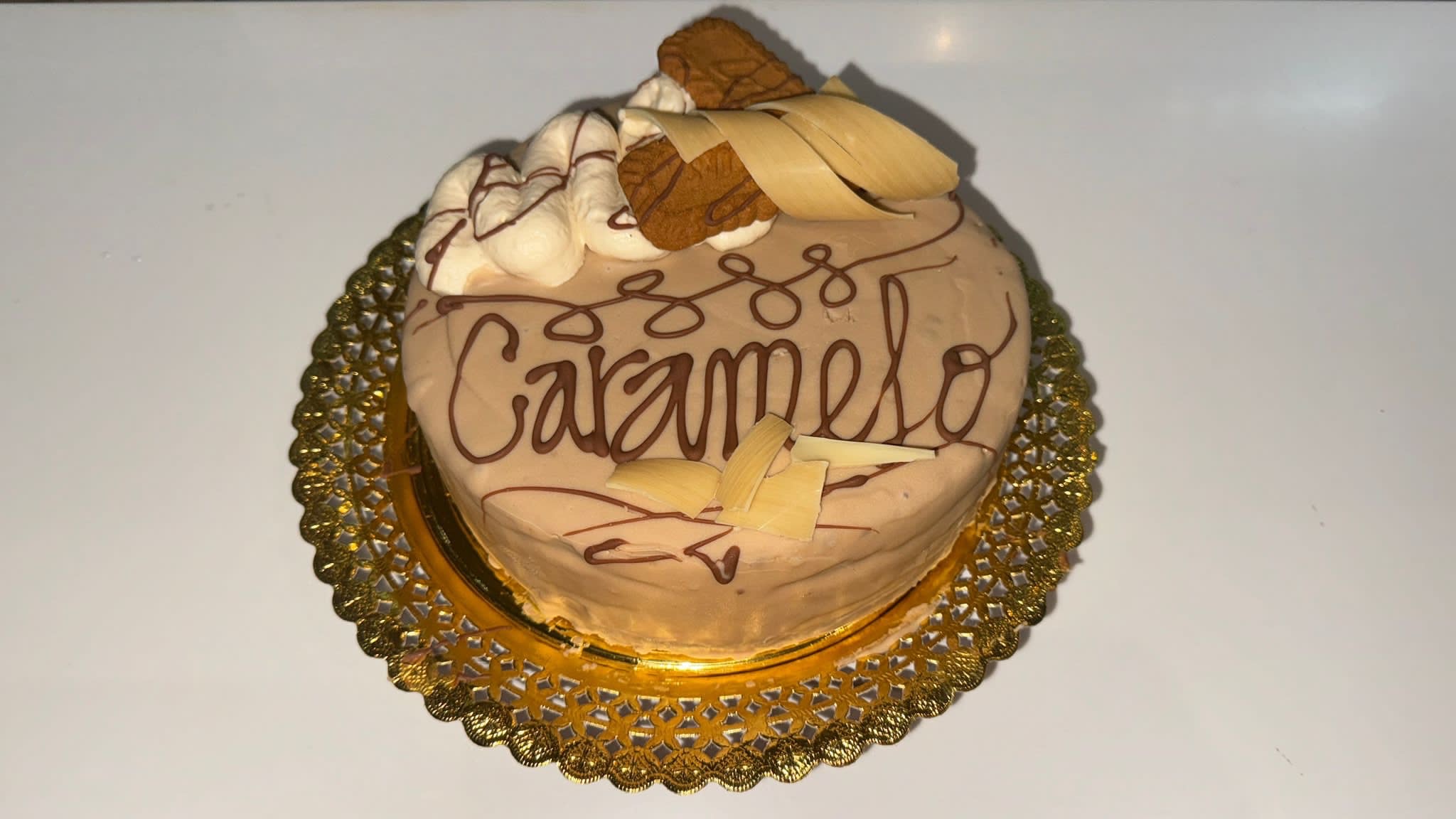 Tarta de mus caramelo con lotus