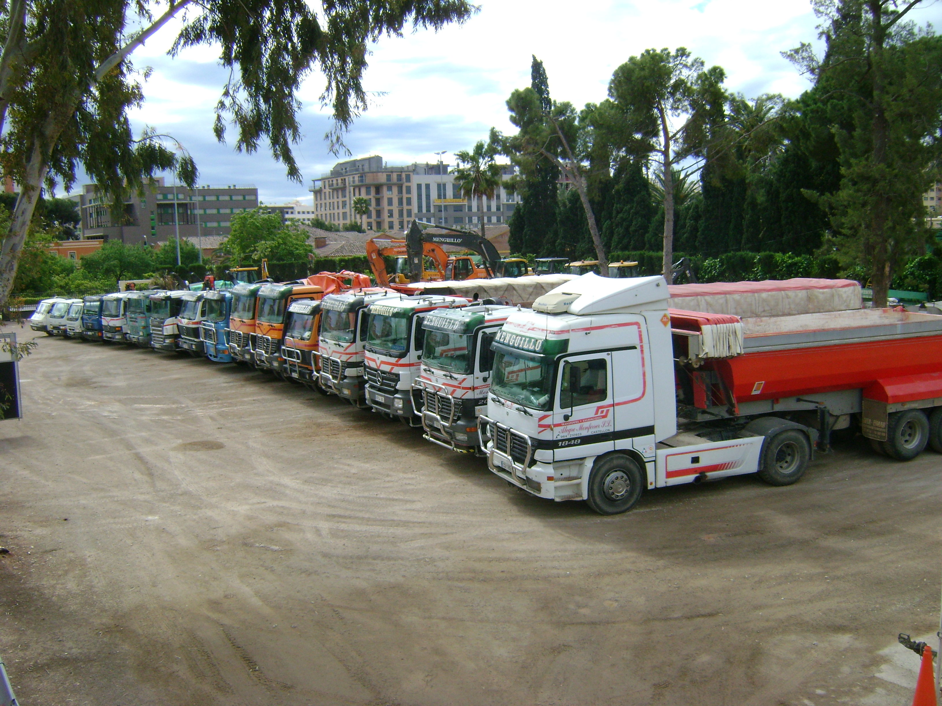 Transporte de materiales y mercancías en vehículos pesados