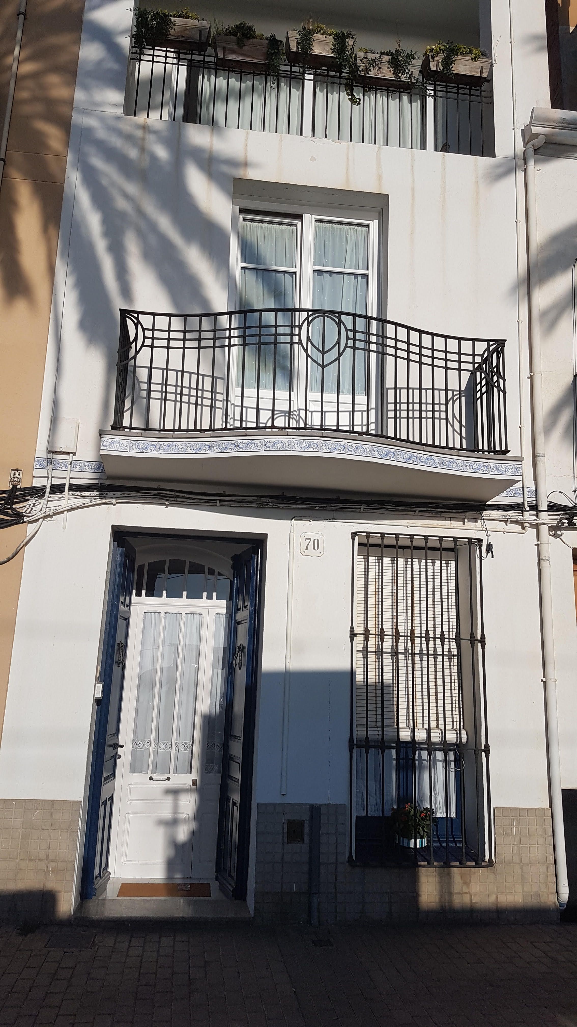 Balconera finstral con mallorquina de aluminio