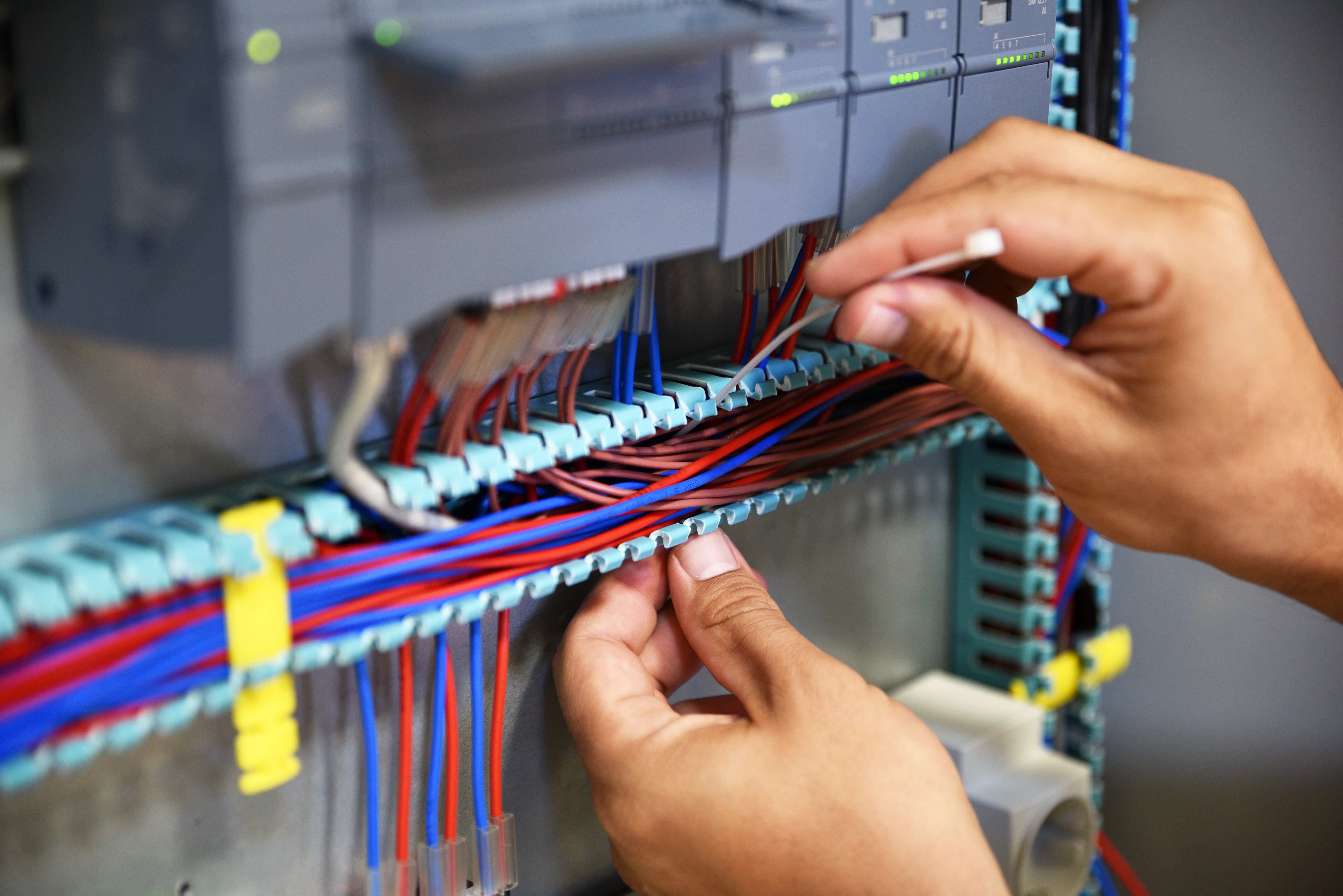 Instalaciones y montajes eléctricos