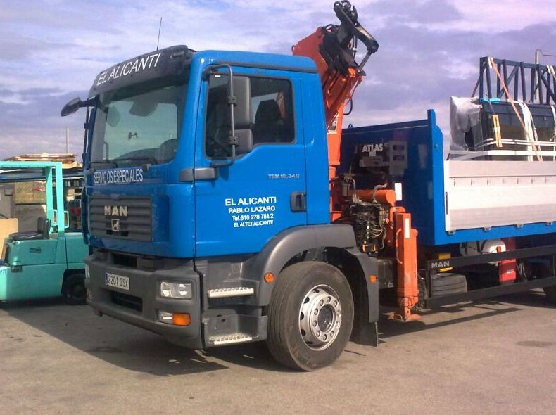 Grúas autocargantes y de gran tonelaje,logistica y distribución.