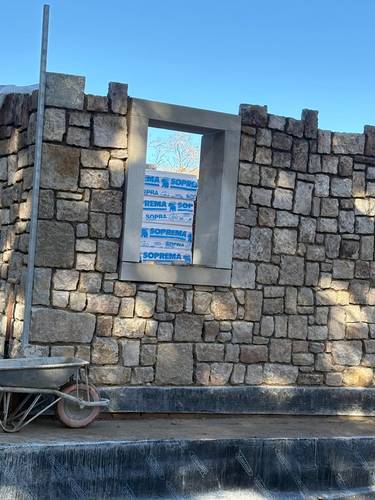 Construcción de muros en Biocalce Piedra