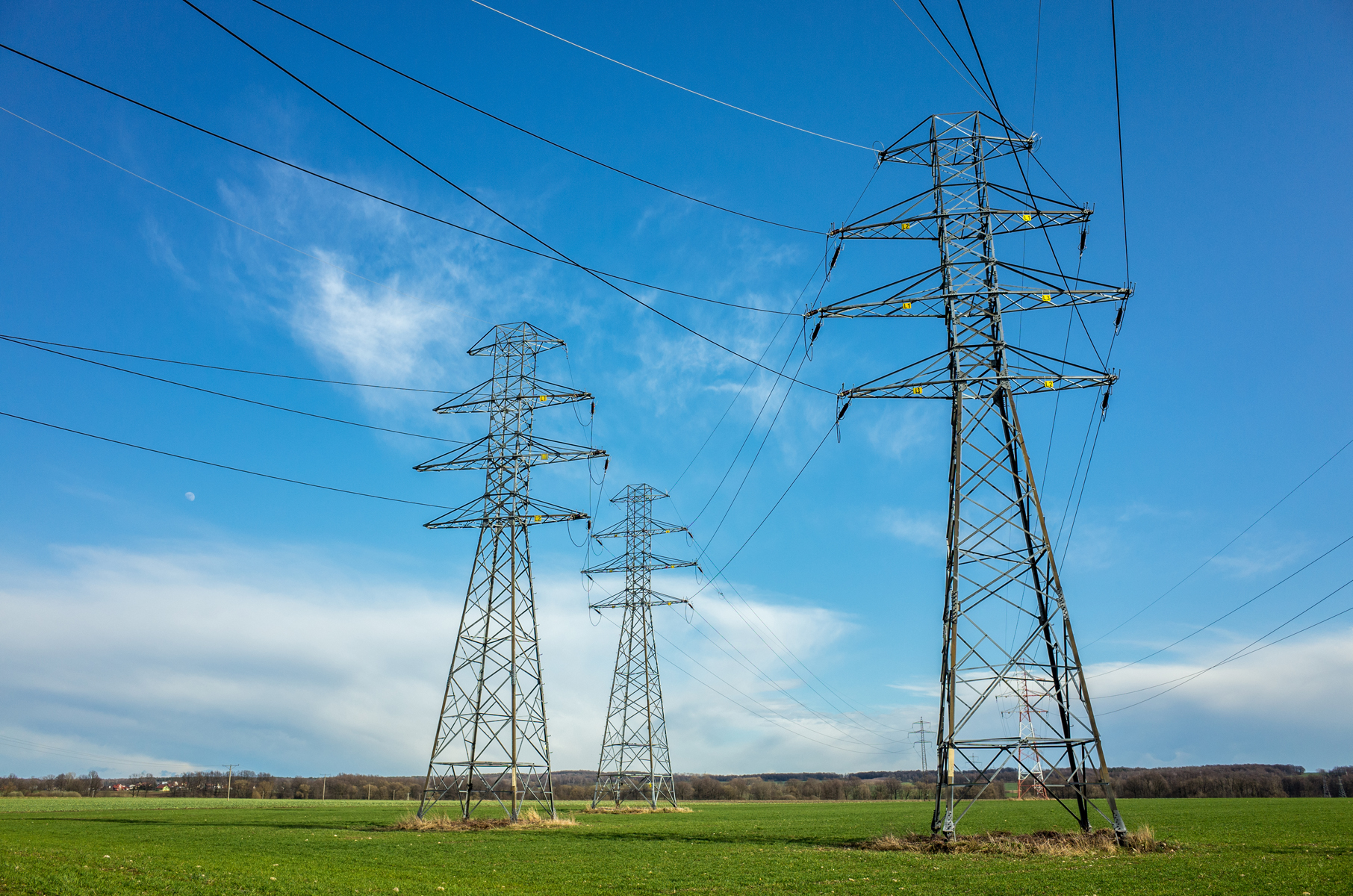 Torres para líneas eléctricas de distribución