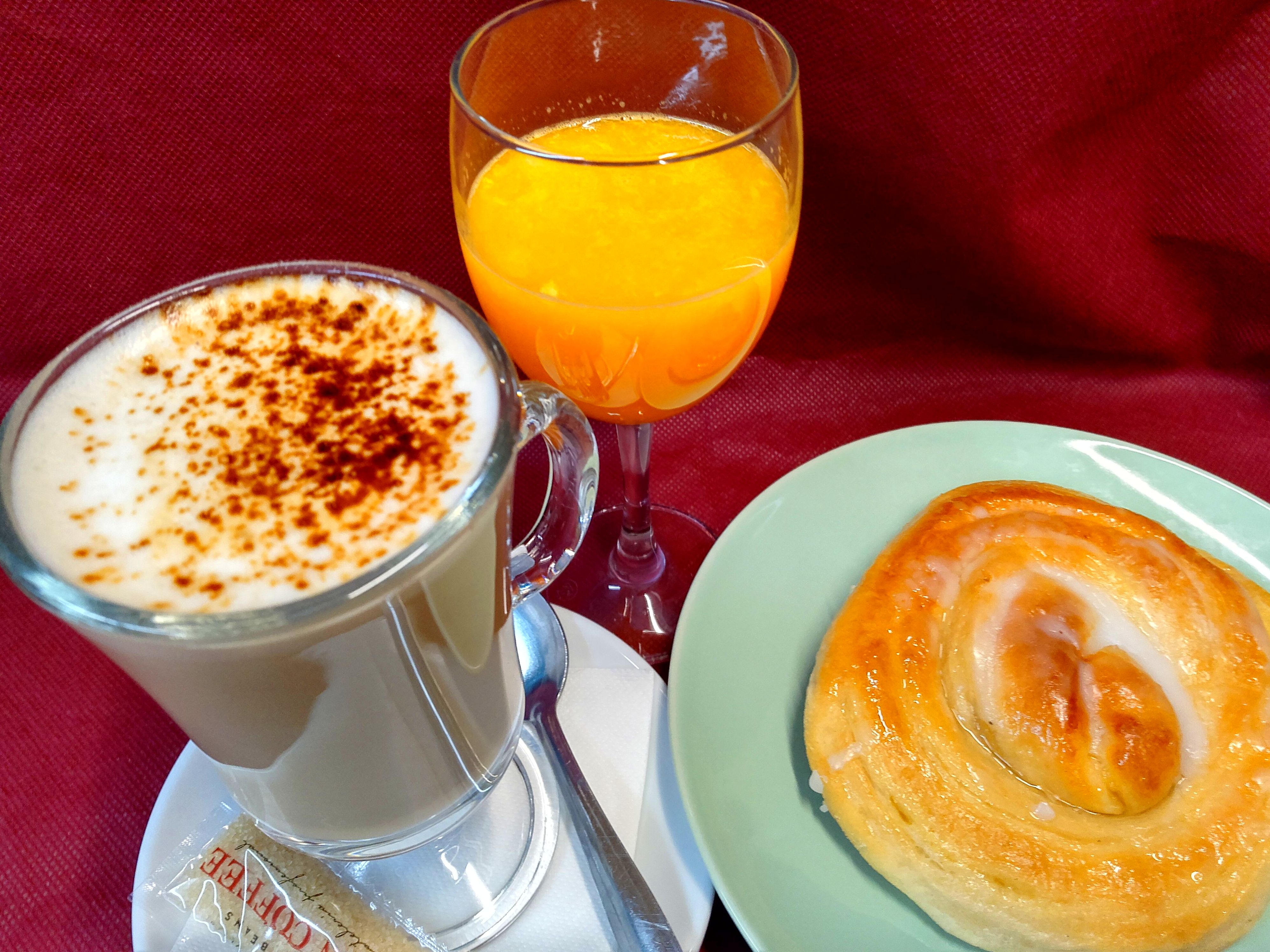 Combo de desayuno con bolleria