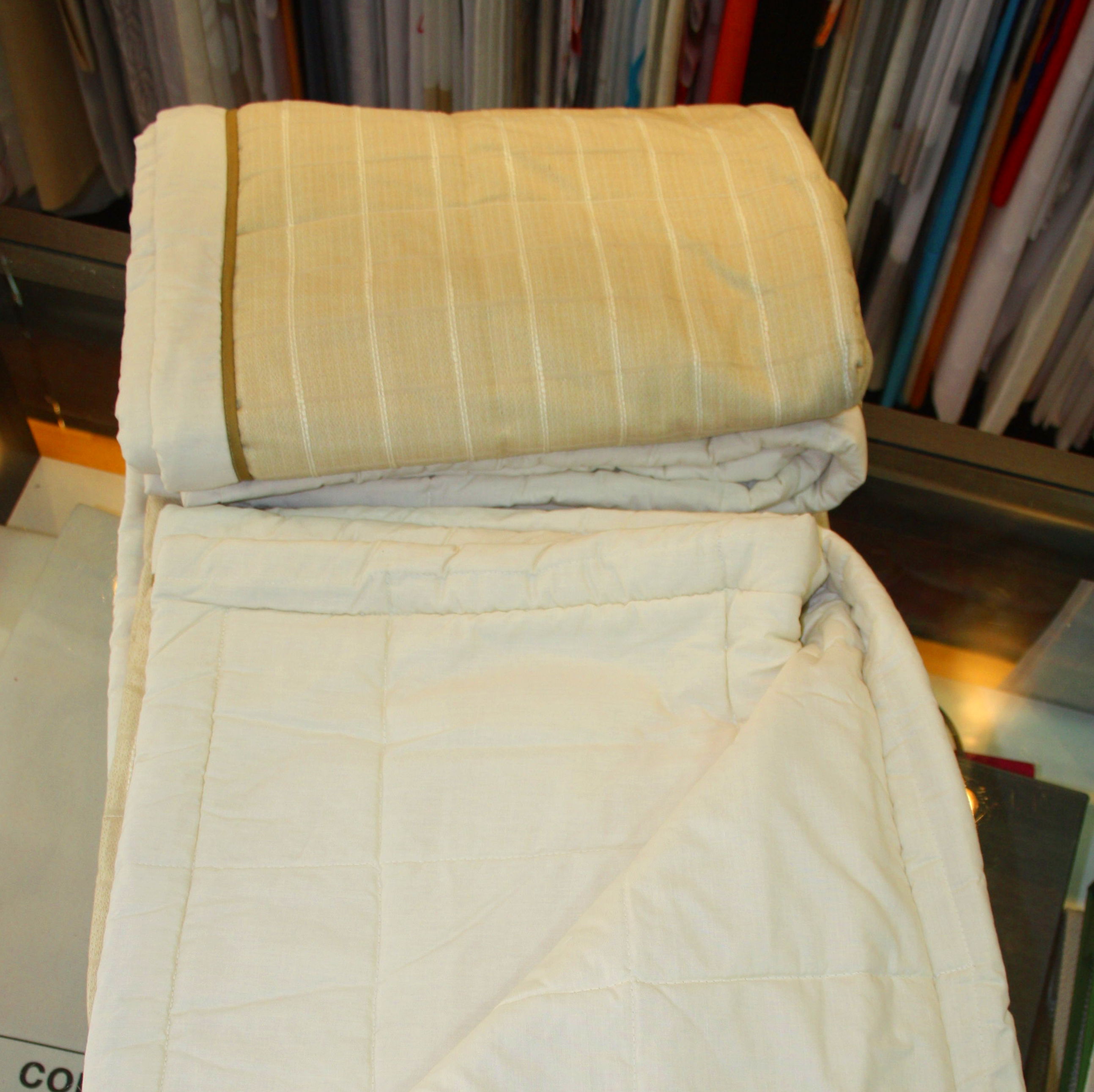 Colcha beige bouti cama 90 cm.