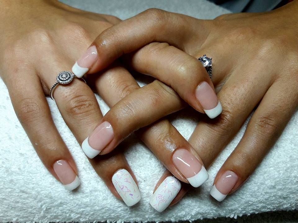 Esculpido de gel en manicura francesa