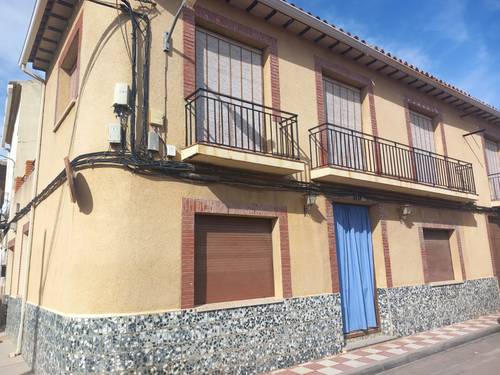 EXTRAORDINARIA VIVIENDA EN VILLATOBAS